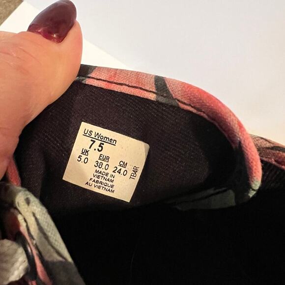 Van’s classic skate, Hawaiian floral sneakers, women's 7.5 - Picture 7 of 9